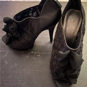 Kardashian Kollection Black Lace Bow Heels